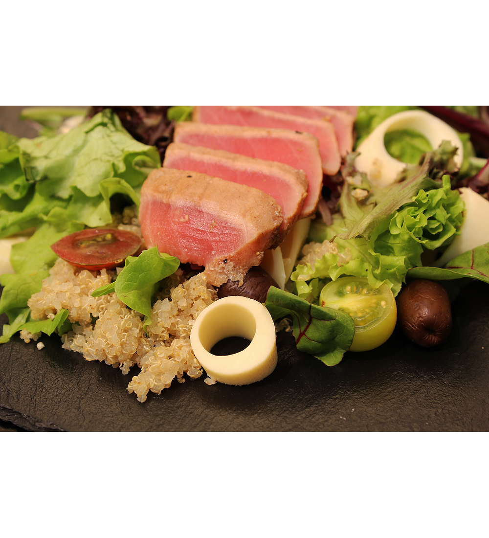 Ensalada mixta de tataki de atún y aderezo a elección 