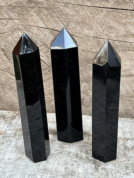 Obsidiana en obelisco