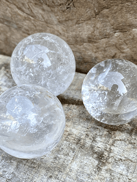 Cuarzo cristal en esfera mediana