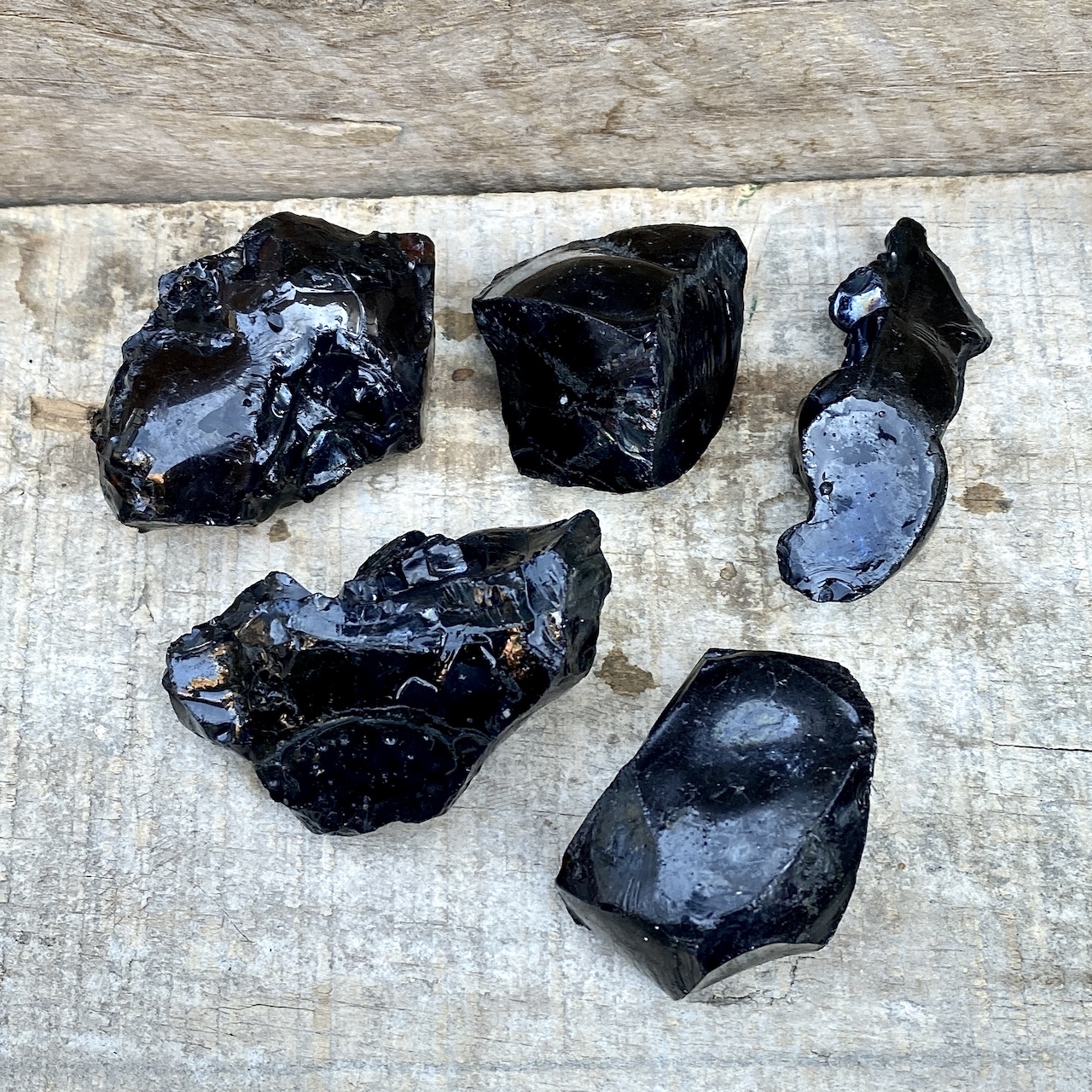 Obsidiana en bruto tamaño pequeño