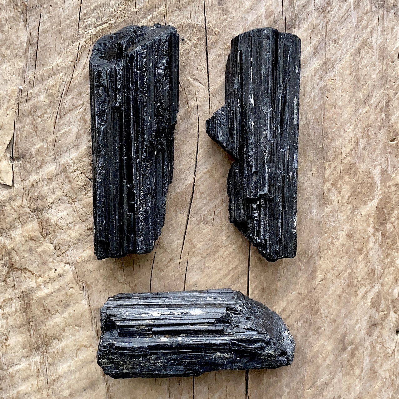 Turmalina negra en bruto tamaño L
