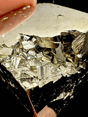 Pirita cúbica pulida #1