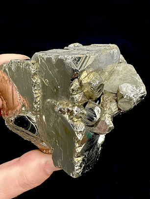 Pirita cúbica fragmento en bruto #25