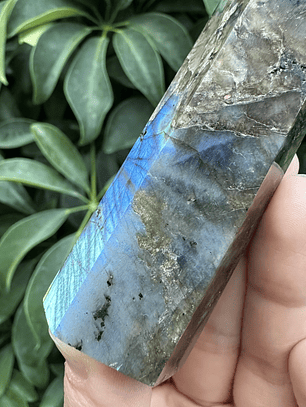 Labradorita en obelisco #4
