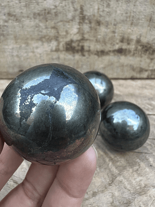 Pirita en esfera pulida