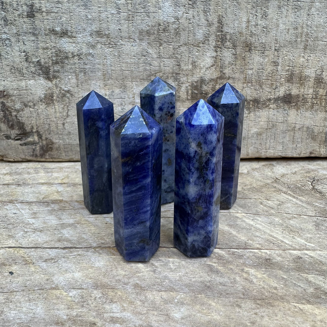 Sodalita en obelisco punta mediano 1