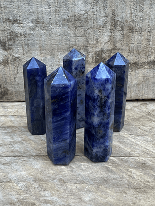 Sodalita en obelisco punta mediano