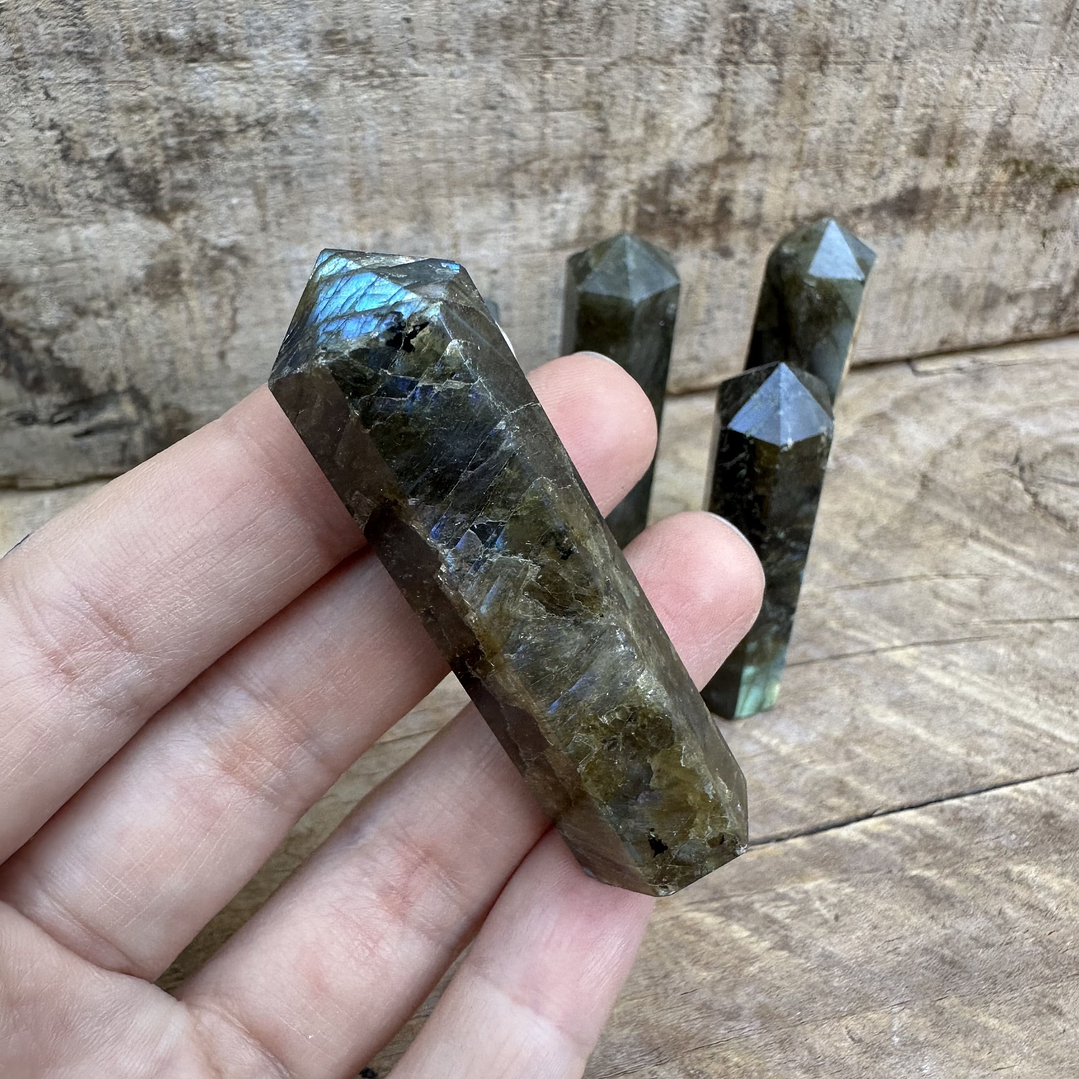 Labradorita en obelisco punta mediano 3