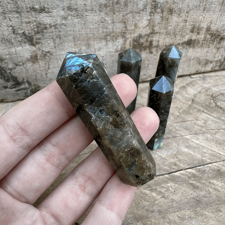 Labradorita en obelisco punta mediano 3
