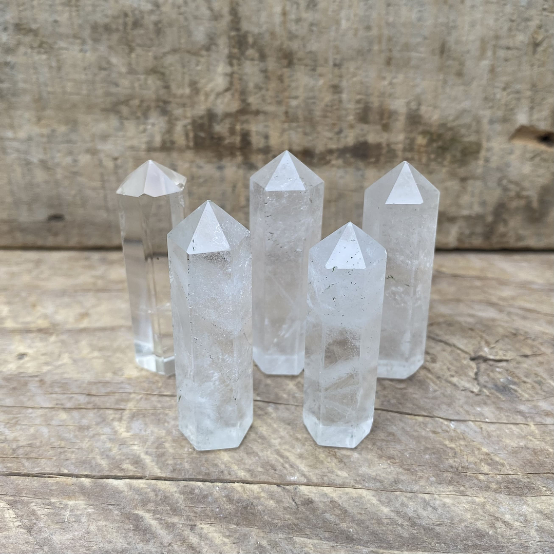 Cuarzo Cristal en obelisco punta mediano 1