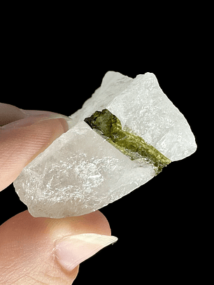 Turmalina verde en matriz de cuarzo #13