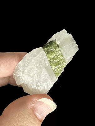 Turmalina verde en matriz de cuarzo #15