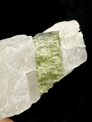 Turmalina verde en matriz de cuarzo #15