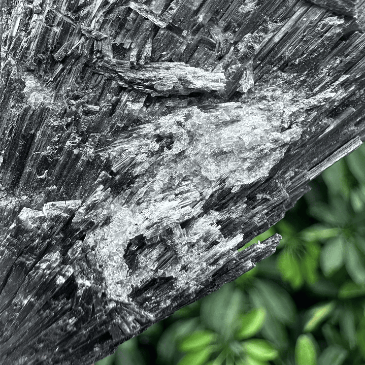 Cianita negra en bruto #17 5