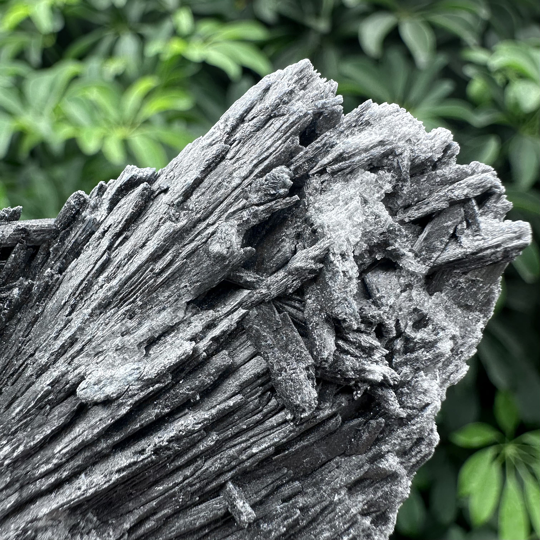 Cianita negra en bruto #18 5