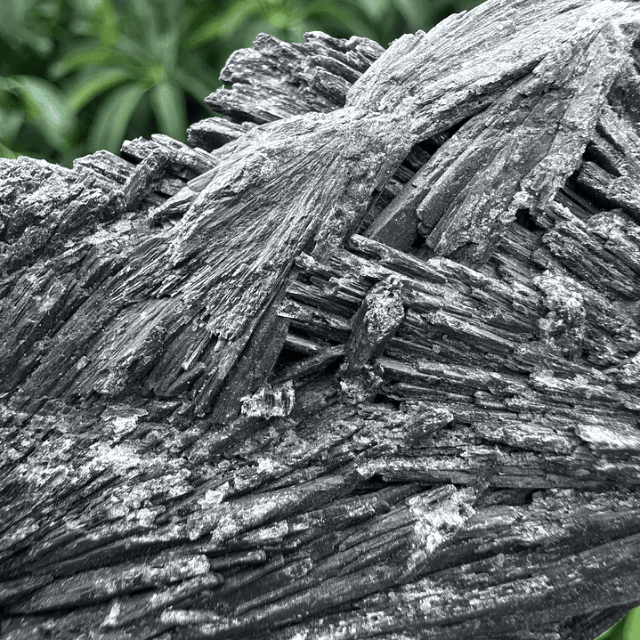 Cianita negra en bruto #19 5