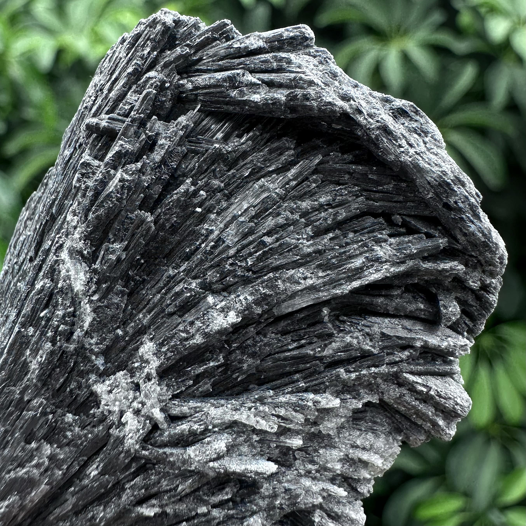 Cianita negra en bruto #20 2