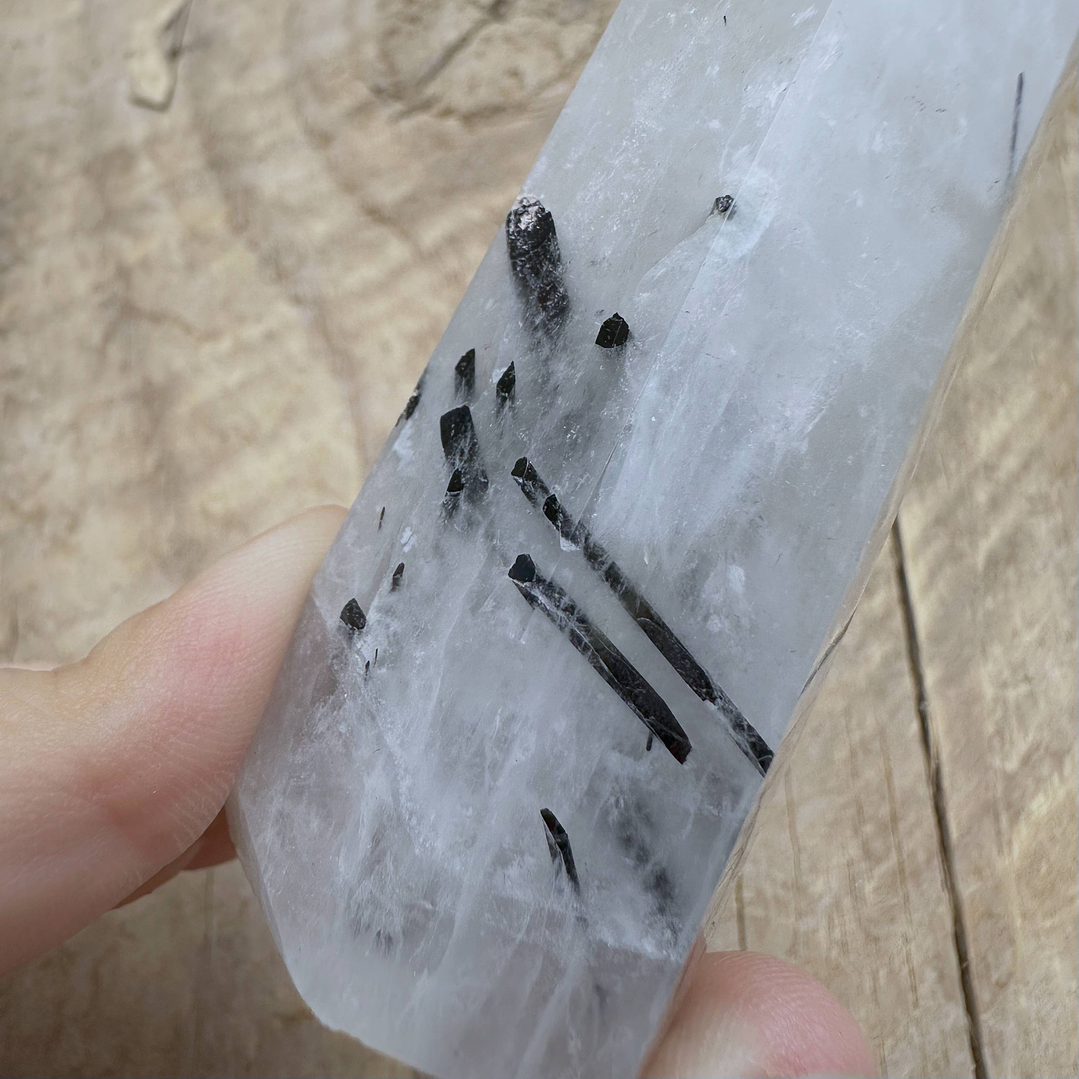 Cuarzo Turmalinado en obelisco #8 2