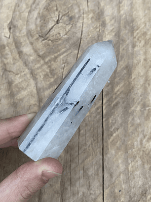 Cuarzo Turmalinado en obelisco #9
