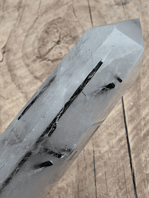 Cuarzo Turmalinado en obelisco #9