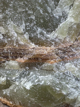 Onix verde en bruto #3