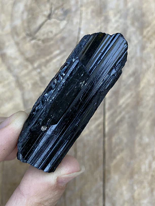 Turmalina negra grande en bruto #10