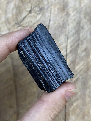 Turmalina negra grande en bruto #11