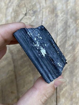 Turmalina negra grande en bruto #11