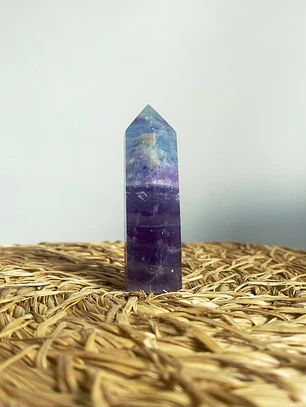 Fluorita en obelisco mediano #13