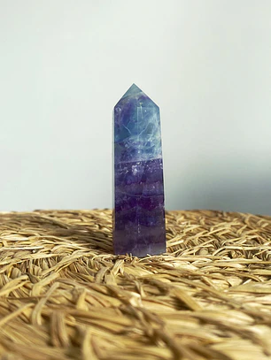 Fluorita en obelisco mediano #13