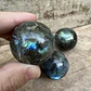 Labradorita en esfera mediana - Miniatura 3