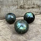 Labradorita en esfera mediana - Miniatura 1