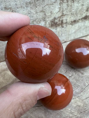 Jaspe rojo en esfera mediana