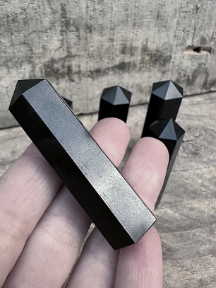 Obsidiana en obelisco punta mediano