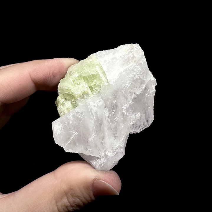 Turmalina verde en matriz de cuarzo #16 4