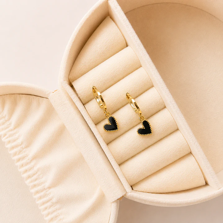 Argollas Bañadas en Oro 18k Diseño Corazón Negro 1
