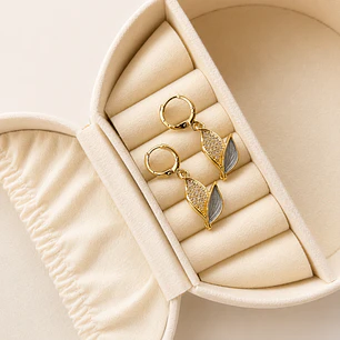 Argollas Bañadas en Oro 18k Diseño Hoja de Tulipán 