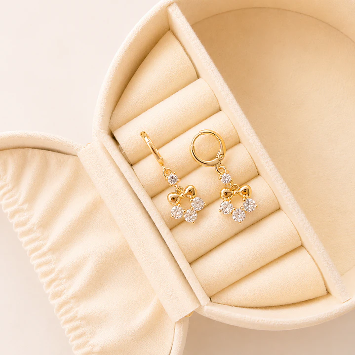 Argollas Bañadas en Oro 18k Diseño Listón con Circones  1