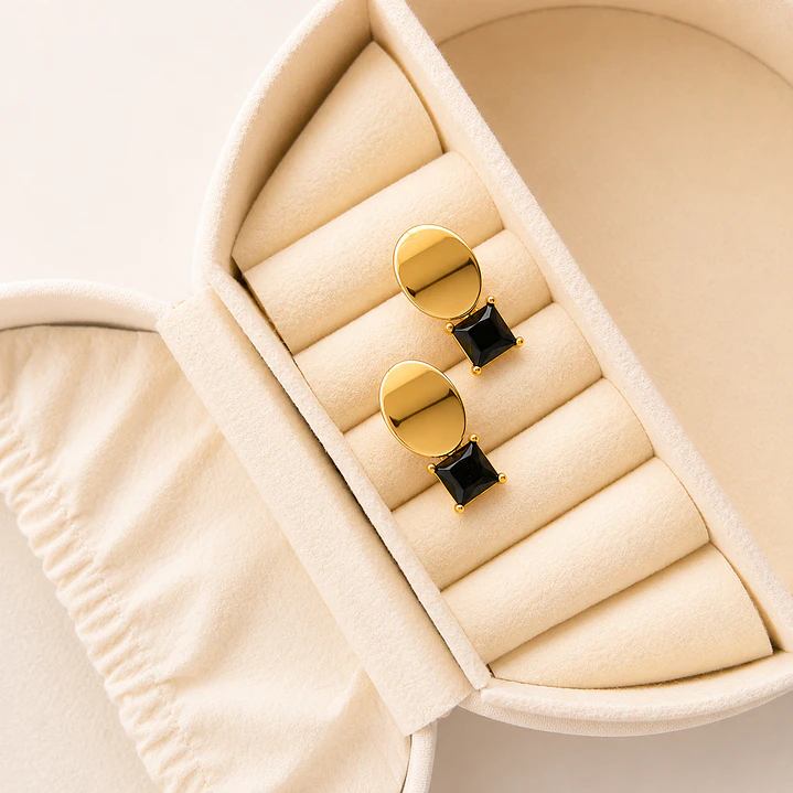 Aros Bañados en Oro 18k Diseño Cuadrado Negro 1