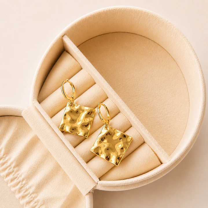 Argollas Bañadas en Oro 18k Diseño Roca 1