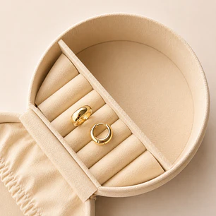 Argollas Bañados en Oro 18k Diseño Clásicas Medianas 