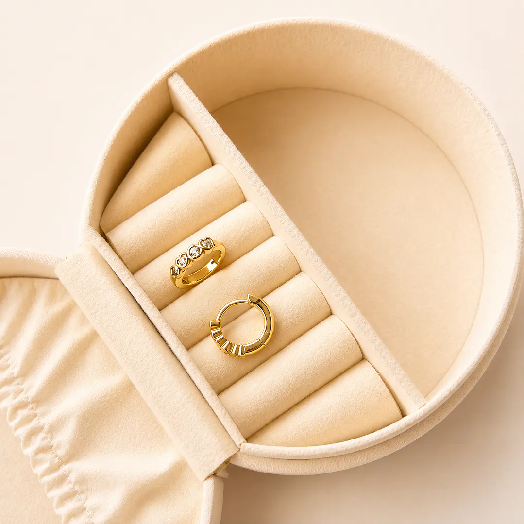 Aros Bañados en Oro 18k Diseño Mini Corazones  1