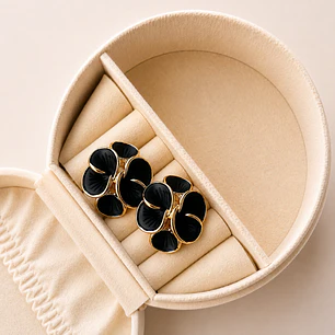 Argollas Bañadas en Oro 18k Diseño Floral Negro
