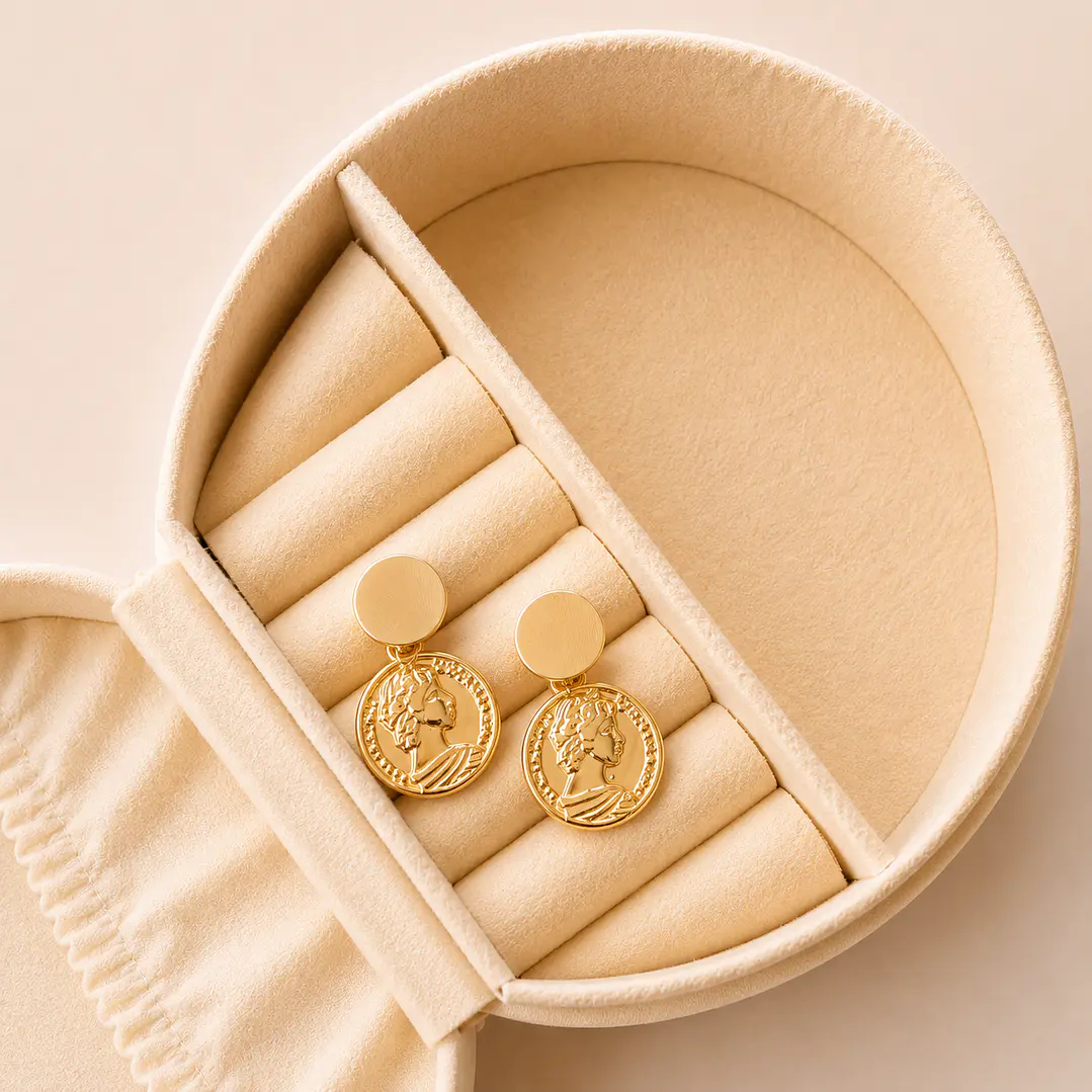 Argollas Bañadas en Oro 18k Diseño Moneda 1