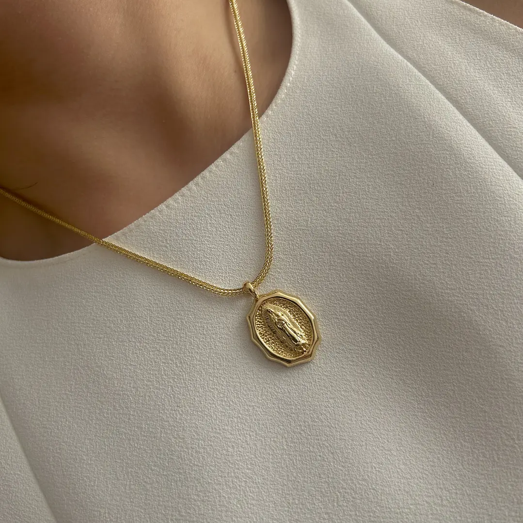 Collar Bañado en Oro Diseño Virgen de Guadalupe 1
