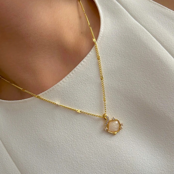 Collar Bañado en Oro Diseño Almeja Nacarada 1