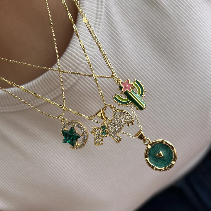 Collar Bañado en Oro Diseño Medallón Verde 2