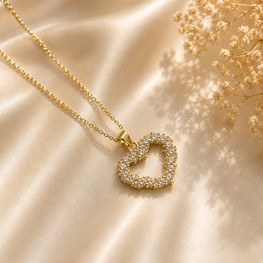 Collar Bañado en Oro Diseño Corazón de Luz 1