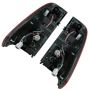 Faro Trasero LED Toyota Hilux Revo 2016–2025 Precio por el par