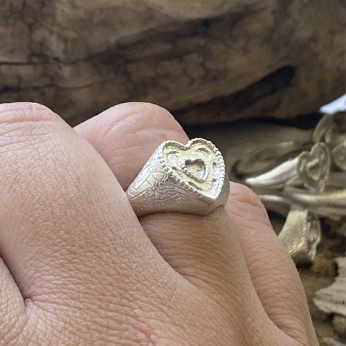 Anillo corazón calado